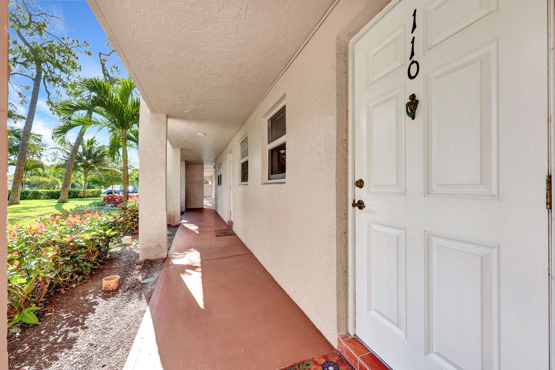 100 Forest Lakes Blvd #110, Naples, FL 34105
