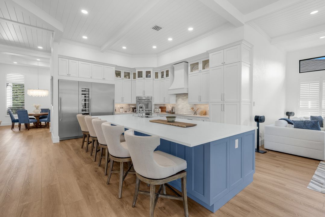 5092 Cerromar Dr, Naples, FL 34112