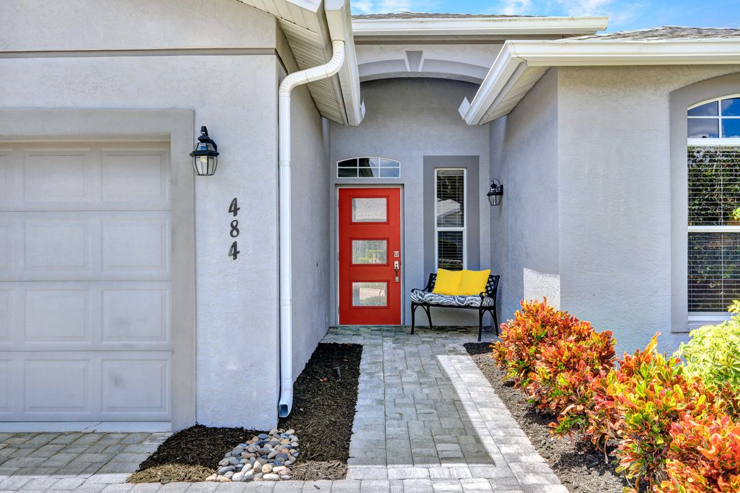 484 Crossfield Cir, Naples, FL 34104