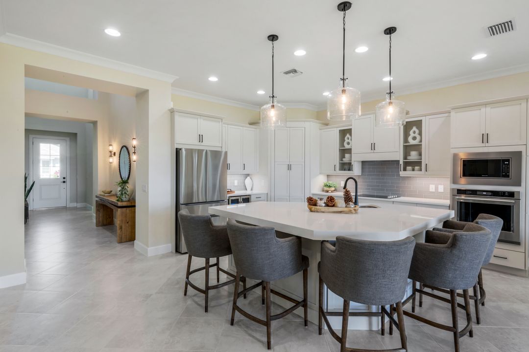 8850 Calypso Ct, Naples, FL 34112