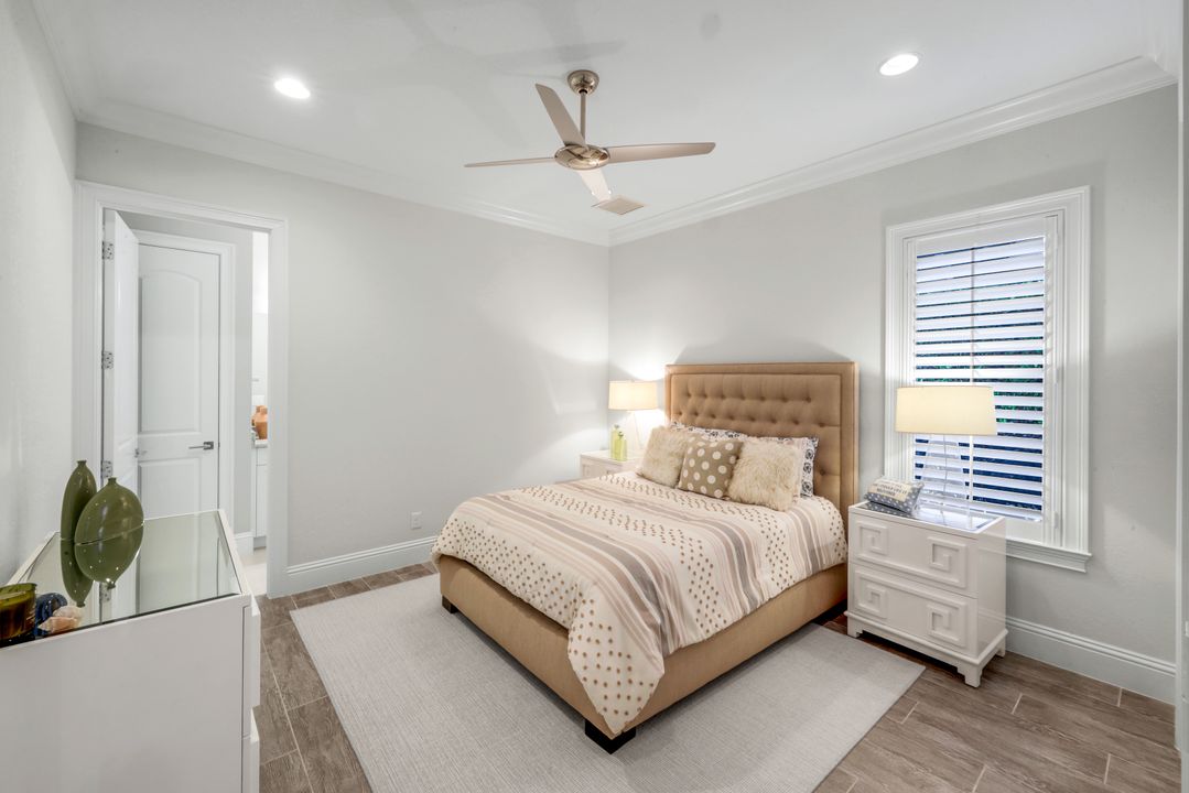 3828 Isla Del Sol Way, Naples, FL 34114