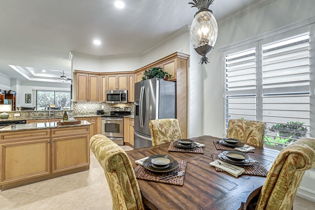 7523 Moorgate Point Way, Naples, FL 34113