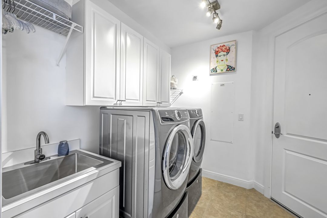 2090 W First St #2105, Fort Myers, FL 33901