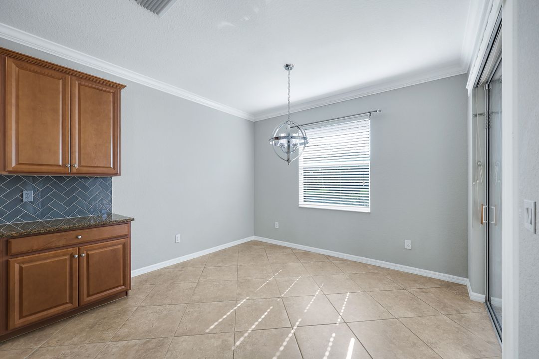 2262 Vermont Ln, Naples, FL 34120