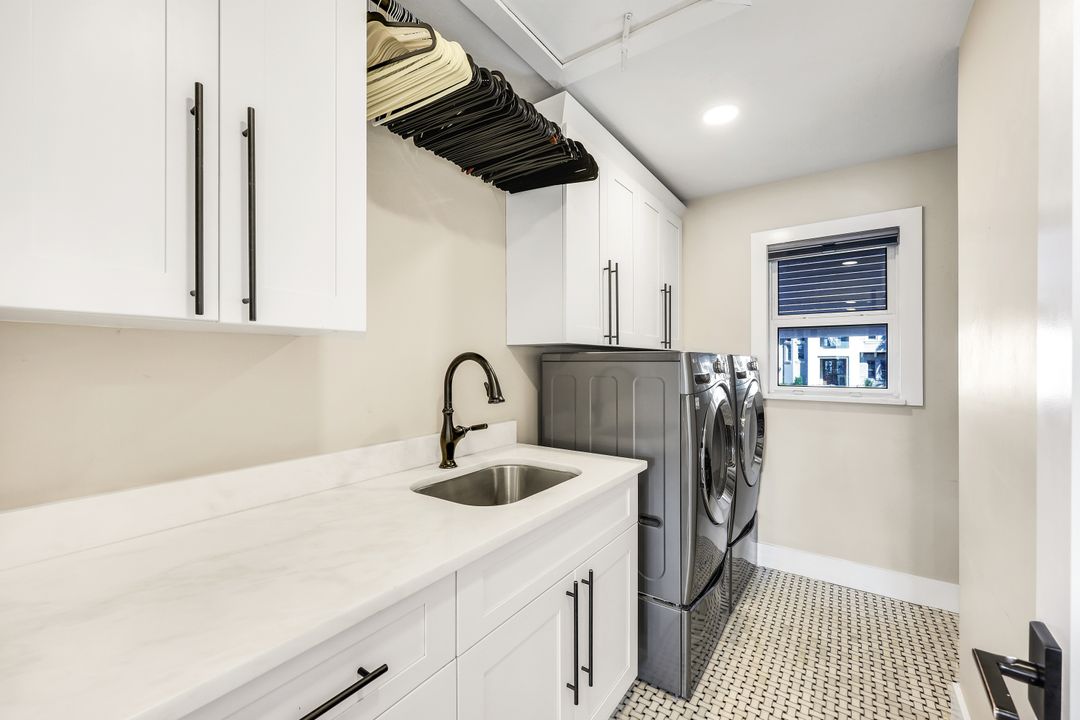 336 Oak Ave, Naples, FL 34108