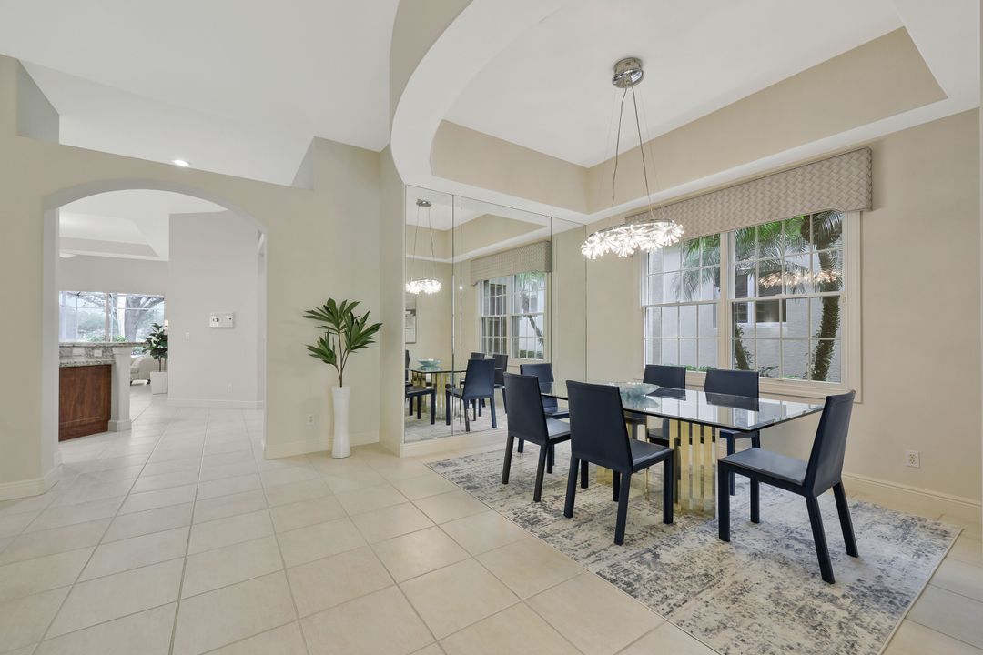 910 Villa Florenza Dr, Naples, FL 34119