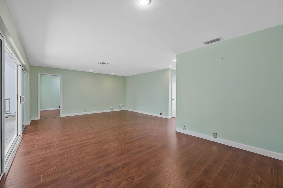 523 E Valley Dr, Bonita Springs, FL 34134