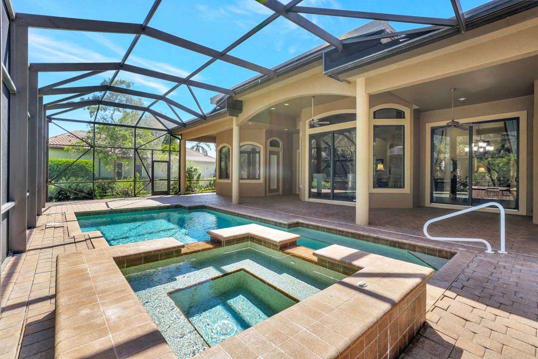 7748 Classics Dr, Naples, FL 34113