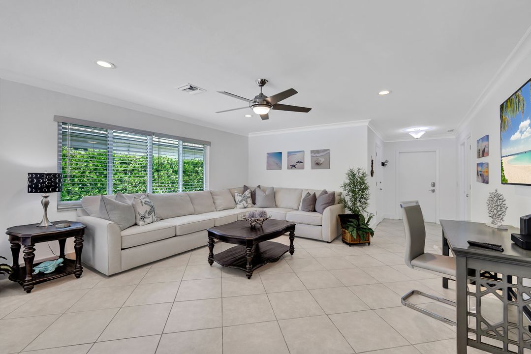 534 97th Ave N, Naples, FL 34108