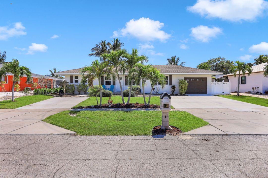 811 Wintergreen Ct, Marco Island, FL 34145