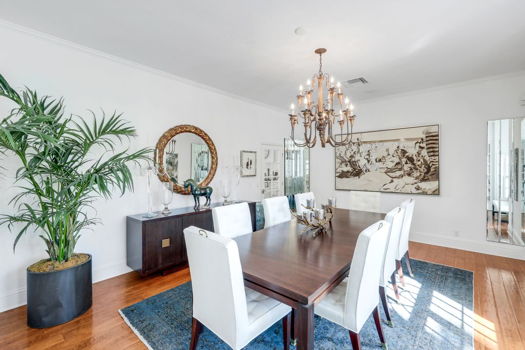 180 Edgemere Way S, Naples, FL 34105