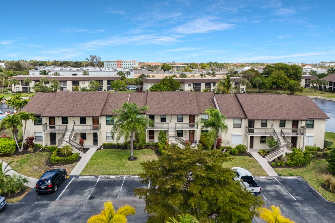 9290 Lake Park Dr #104, Fort Myers, FL 33919