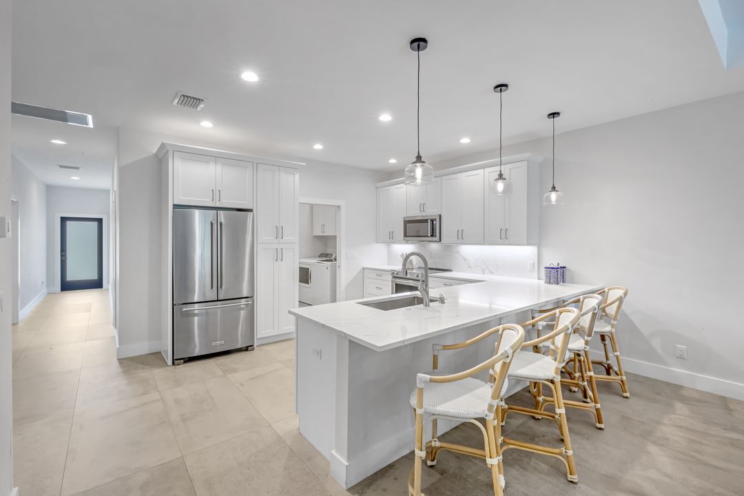 605 107th Ave N, Naples, FL 34108