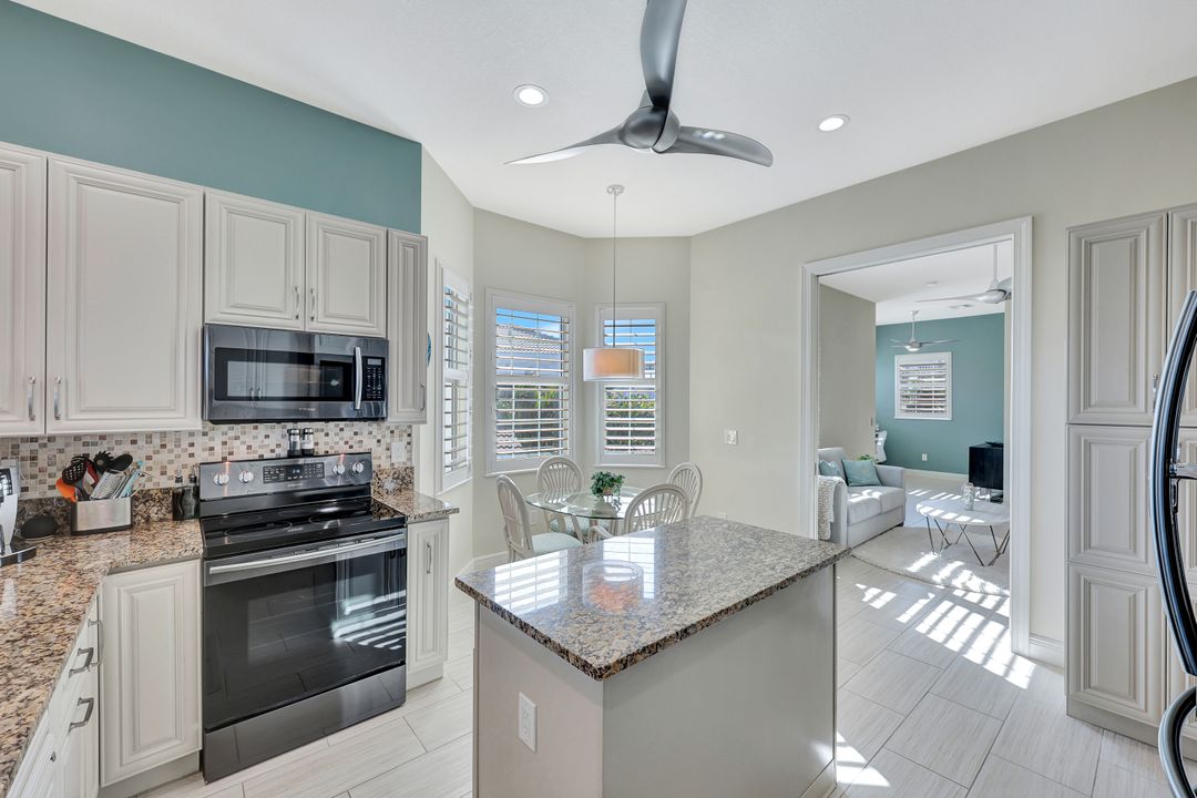 608 El Camino Real #202, Naples, FL 34119