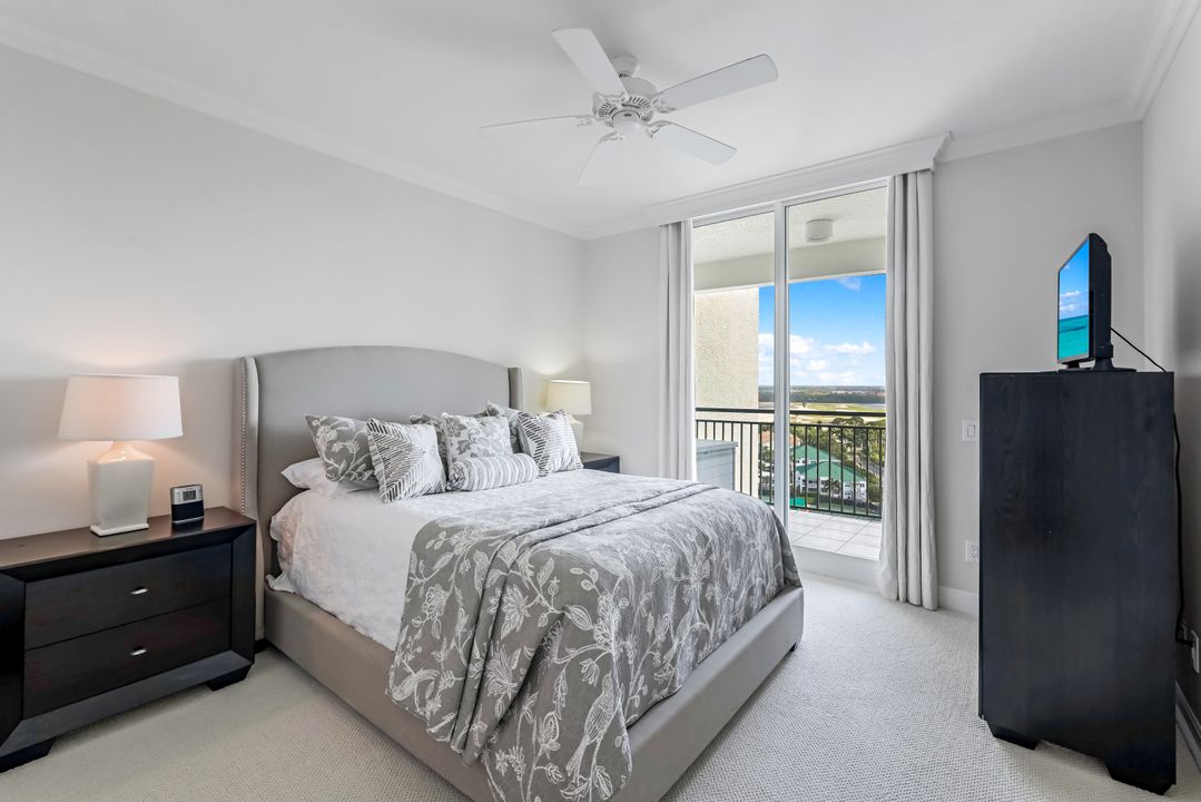 425 Cove Tower Dr  #1501, Naples, FL 34110