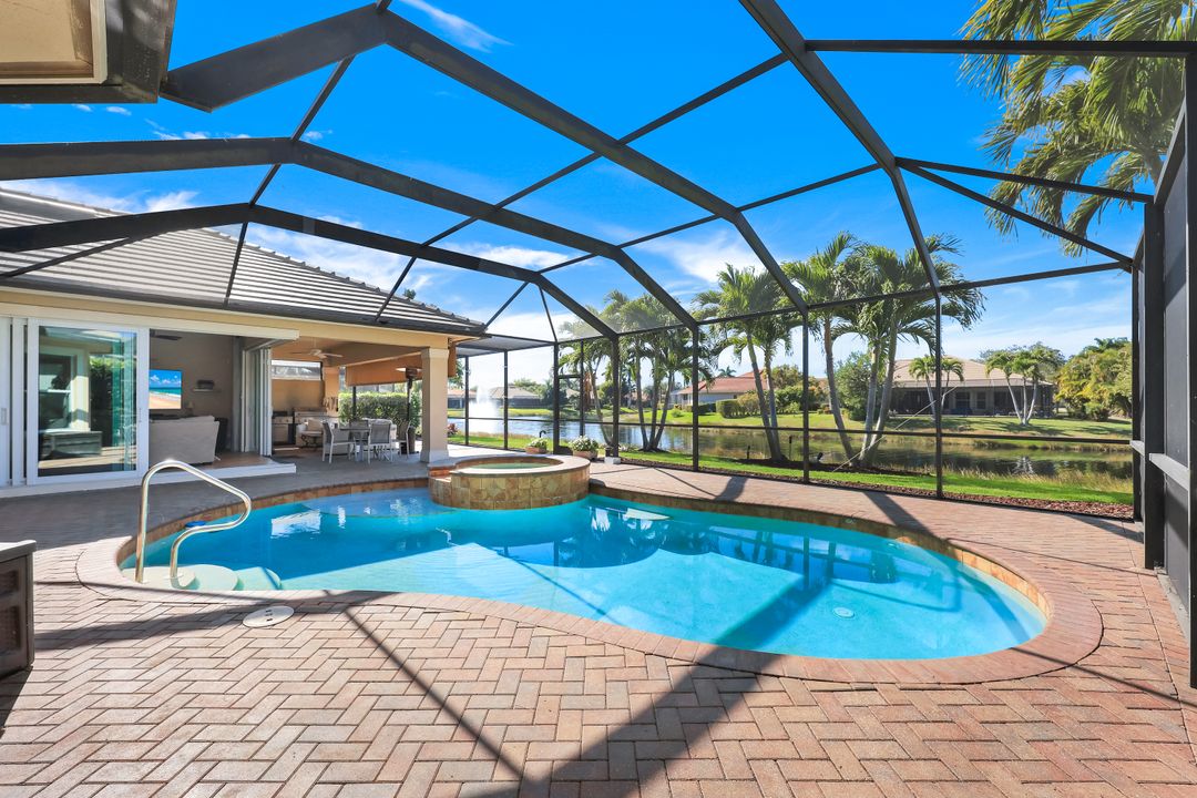 4963 Rustic Oaks Cir, Naples, FL 34105