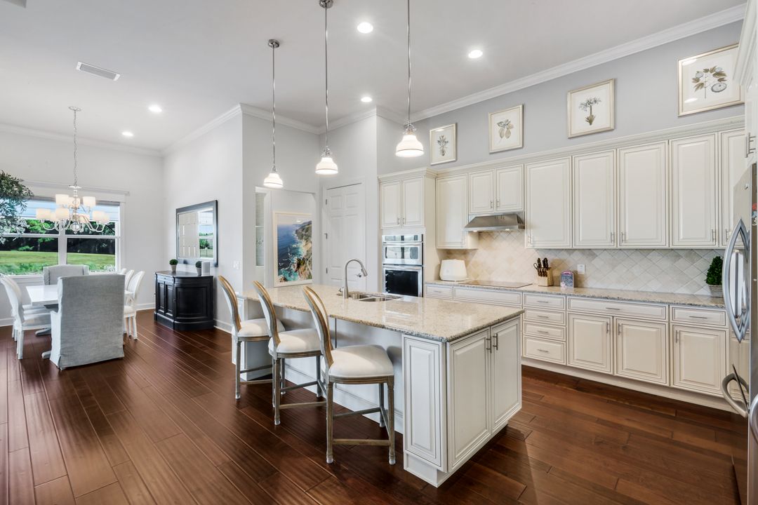9238 Ores Cir, Naples, FL 34120