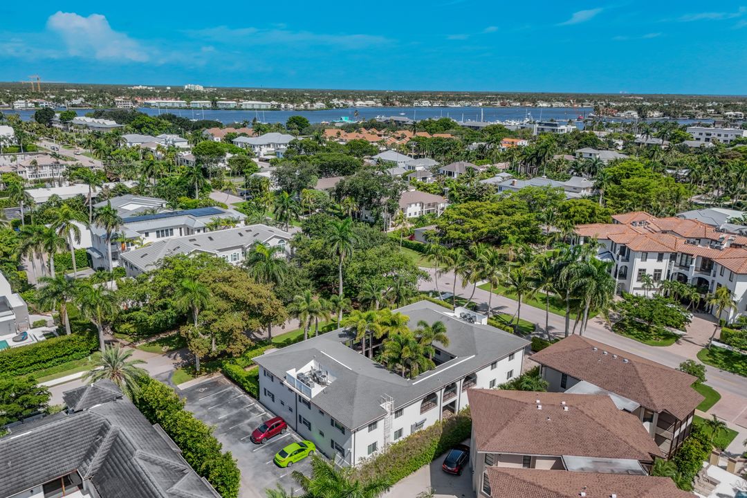 960 7th St S #105, Naples, FL 34102