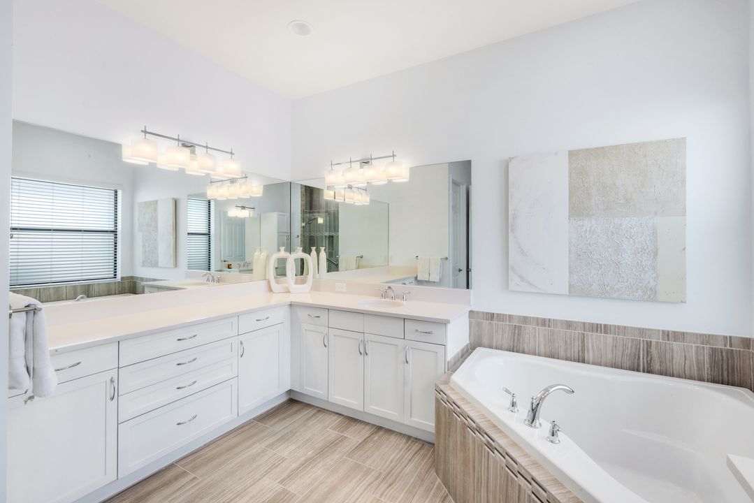 13836 Luna Dr, Naples, FL 34109
