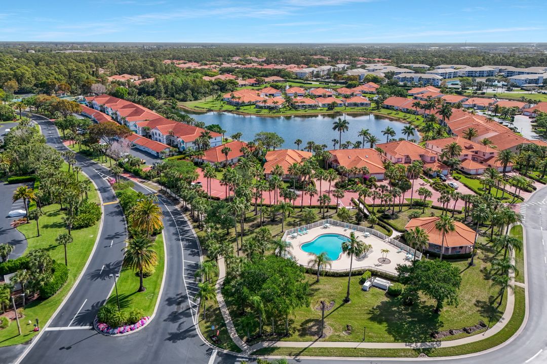 186 Gabriel Cir #9, Naples, FL 34104