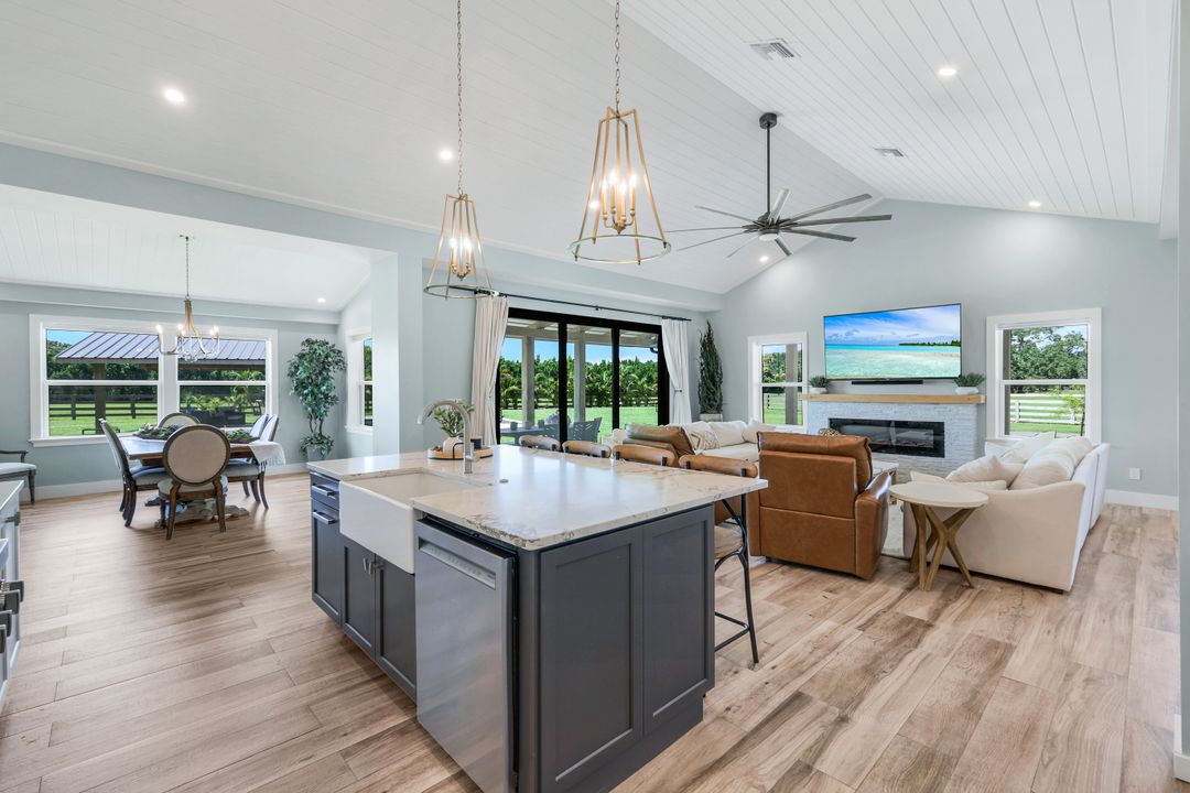 19080 Parkinson Rd, Alva, FL 33920