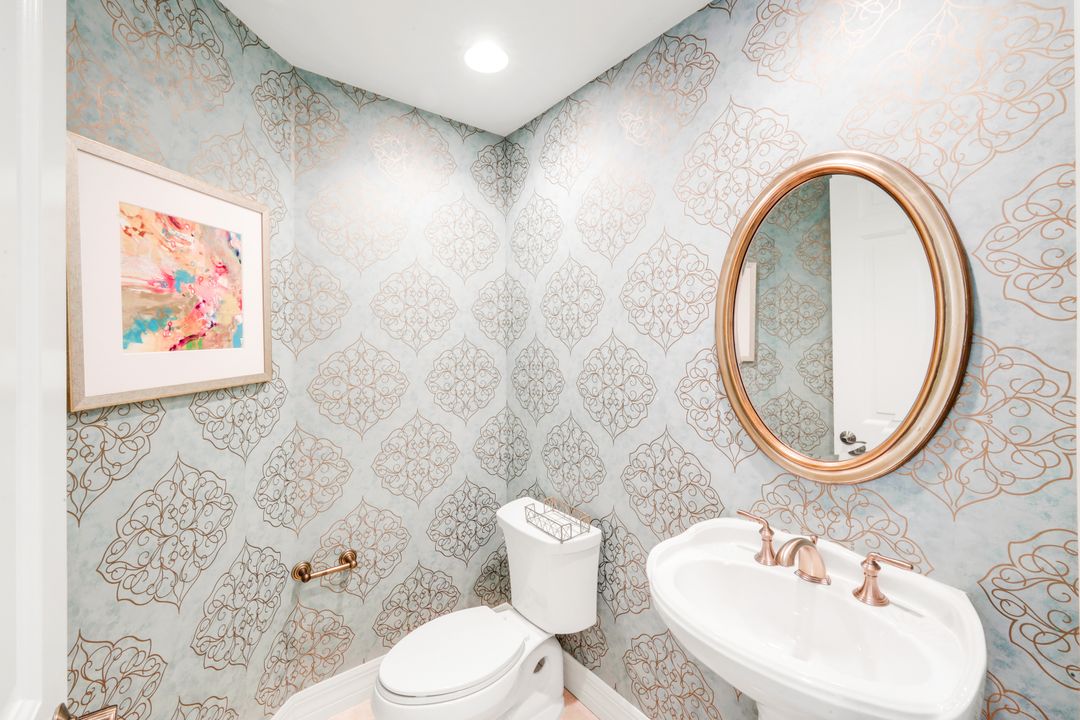 295 Grande Way #304, Naples, FL 34110