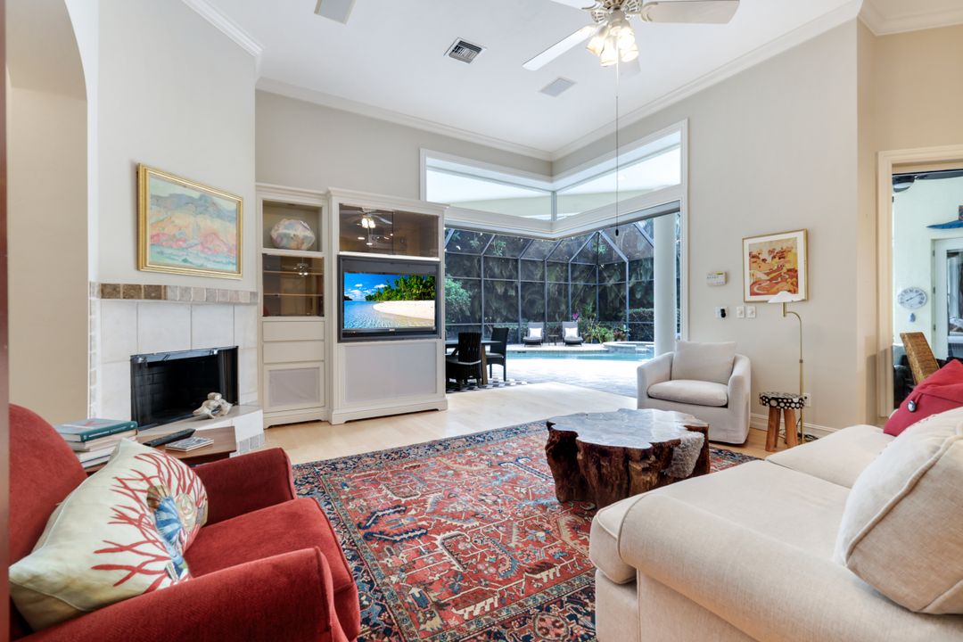 602 Springline Dr, Naples, FL 34102