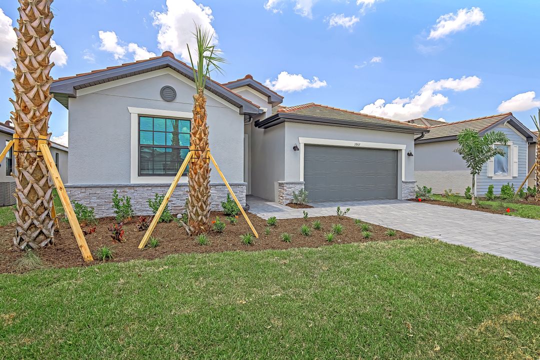 13911 Hunter Oak Dr, Fort Myers, FL 33913