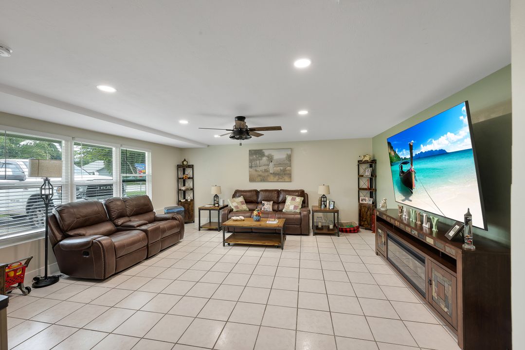1007 Wilshire Dr, Fort Myers, FL 33919