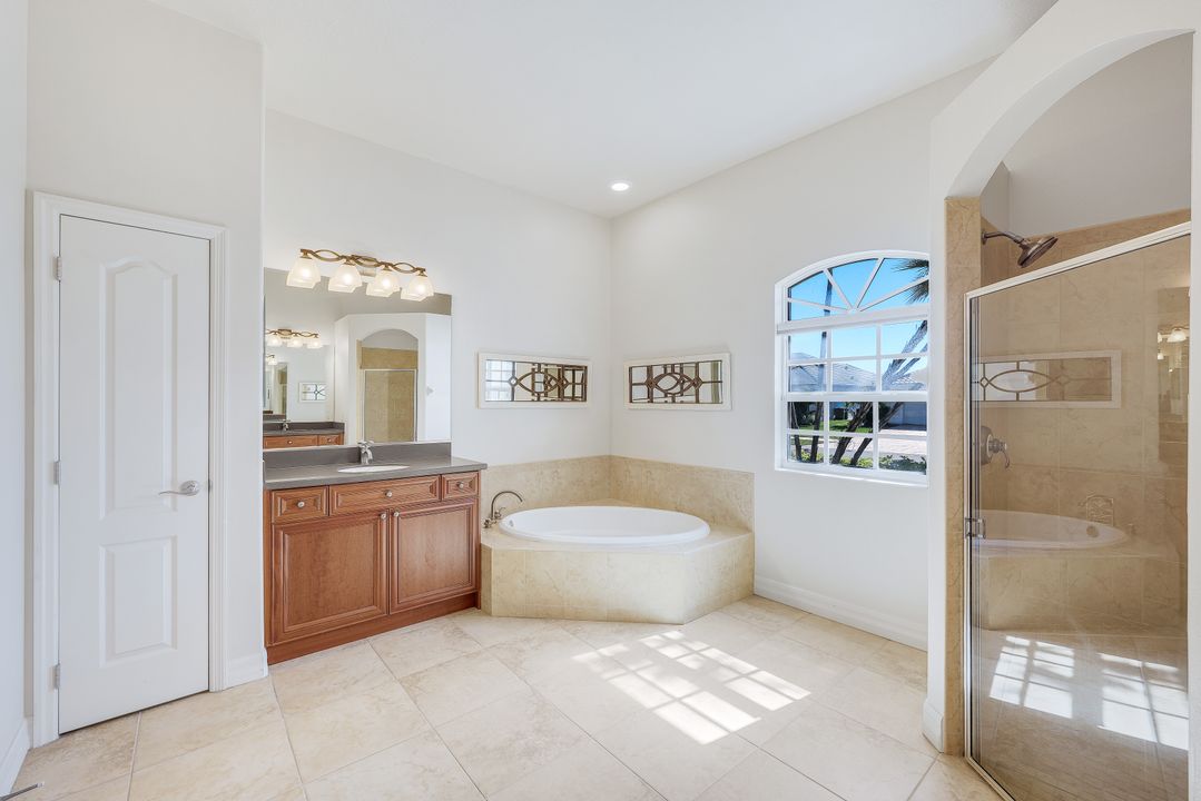 1817 Lagoon Ln, Cape Coral, FL 33914