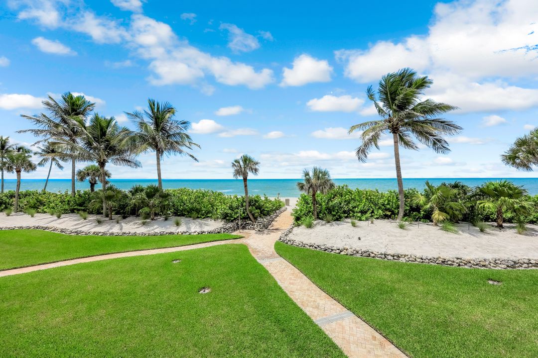 10475 Gulf Shore Dr #112, Naples, FL 34108