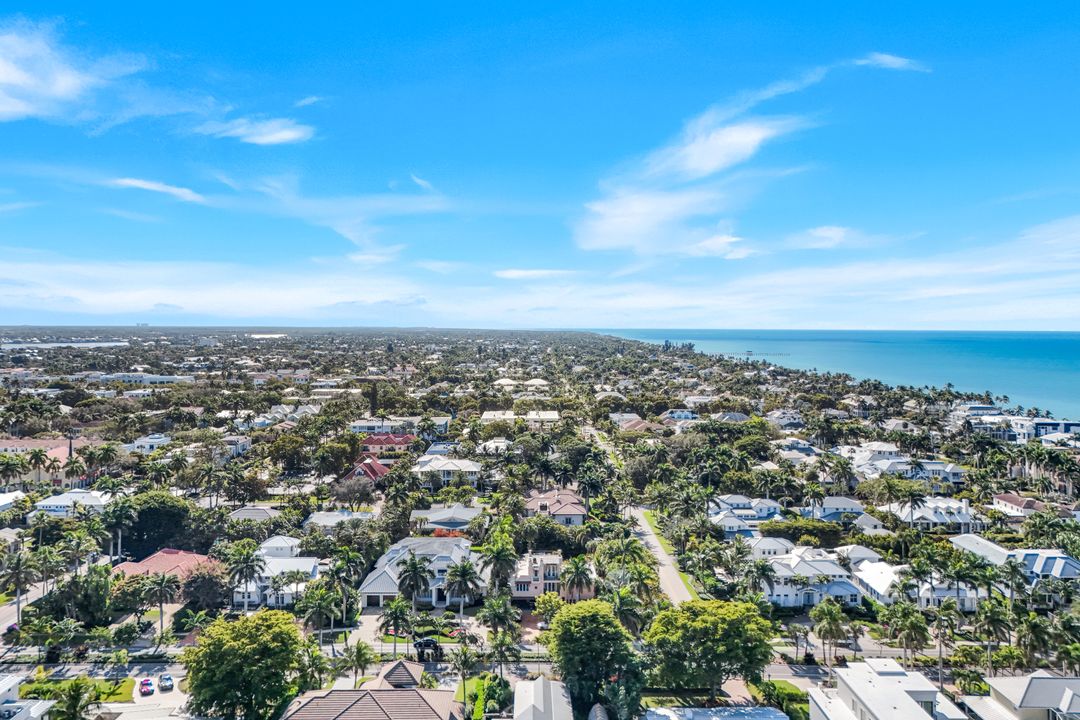 210 Central Ave, Naples, FL 34102