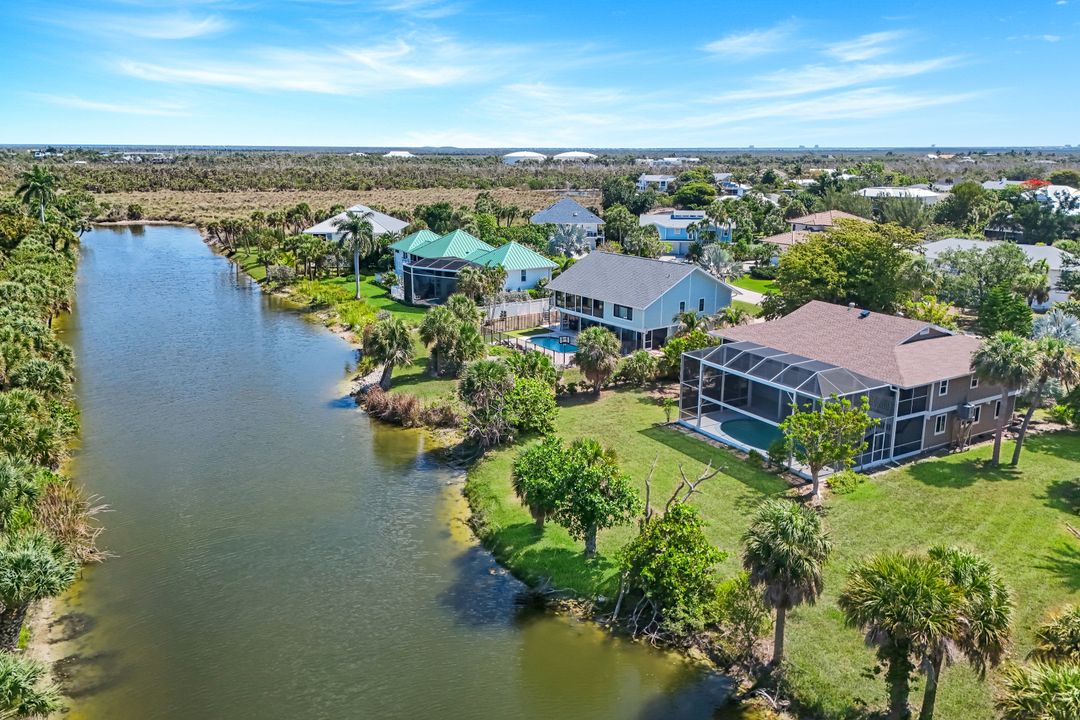 673 E Rocks Dr, Sanibel, FL 33957