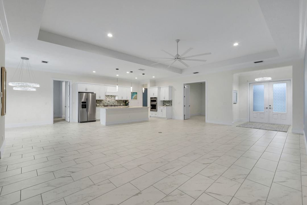 14386 Laguna Spgs Ln, Naples, FL 34114