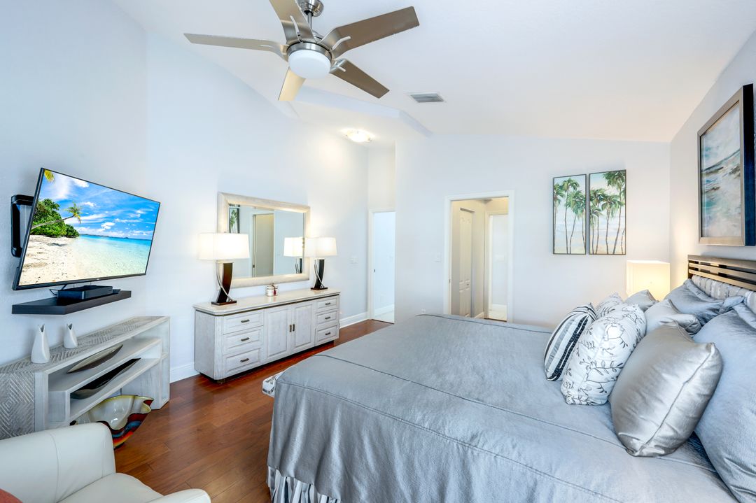 1343 Old Oak Ln, Naples, FL 34110