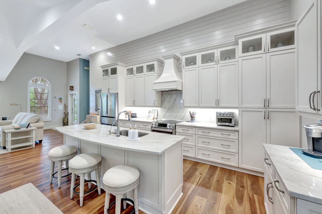 1874 Farm Trail, Sanibel, FL 33957