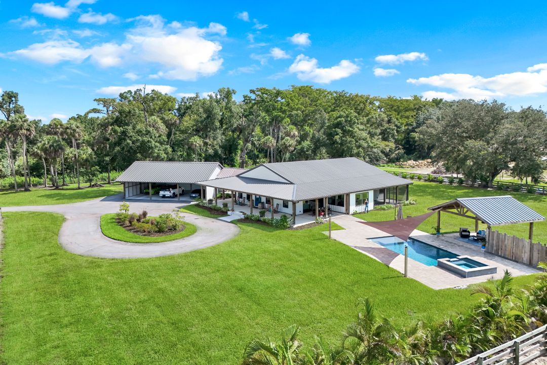 19080 Parkinson Rd, Alva, FL 33920