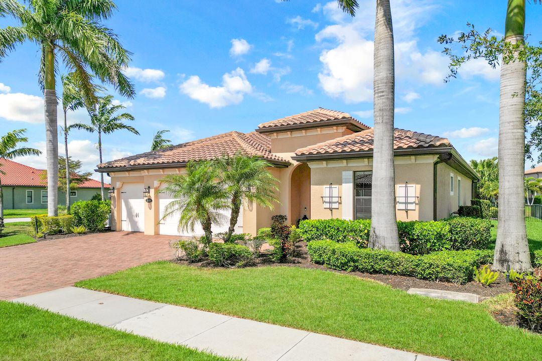 1585 Mockingbird Dr, Naples, FL 34120