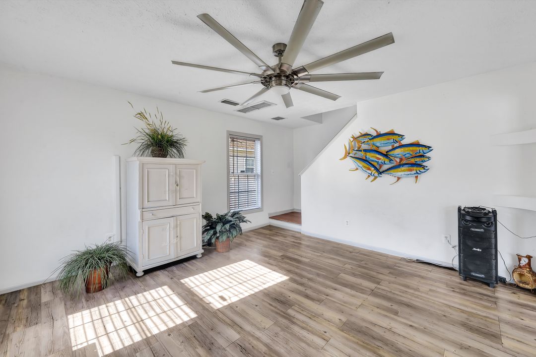 279 Leawood Cir, Naples, FL 34104