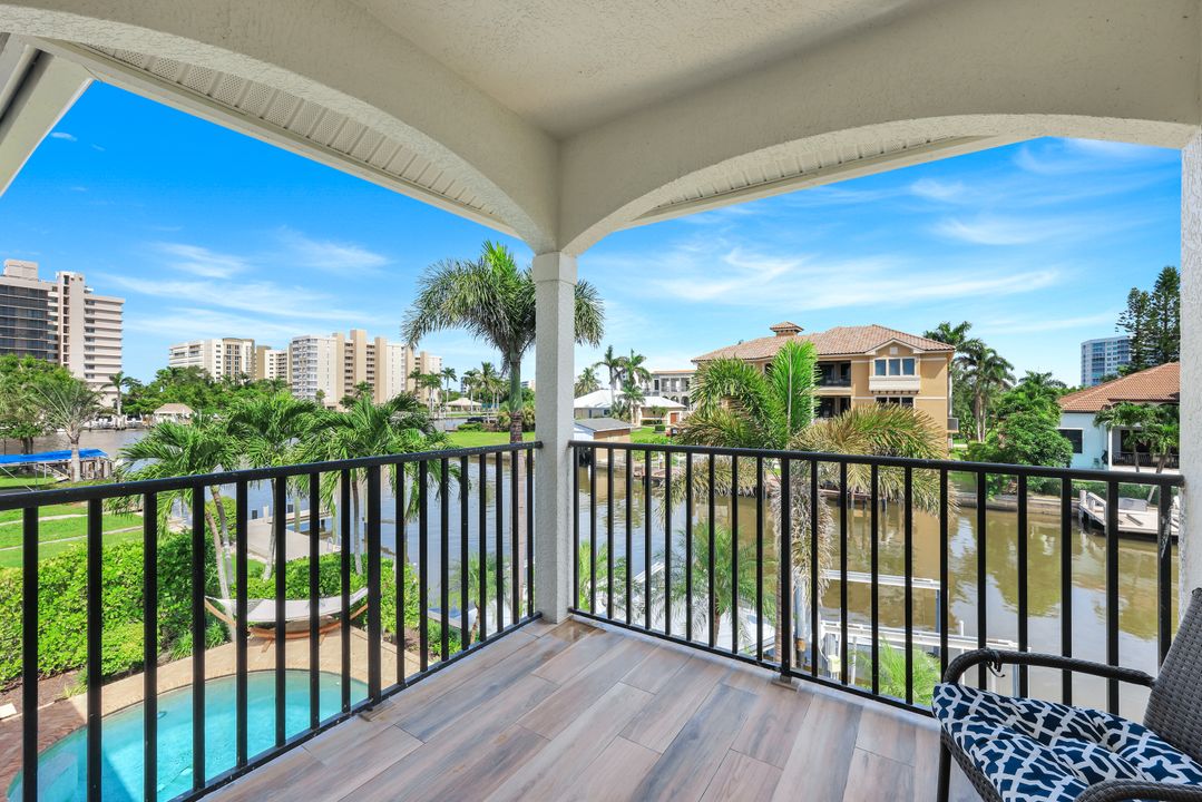 155 Heron Ave, Naples, FL 34108