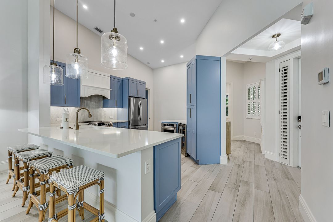 831 Sailaway Ln #202, Naples, FL 34108