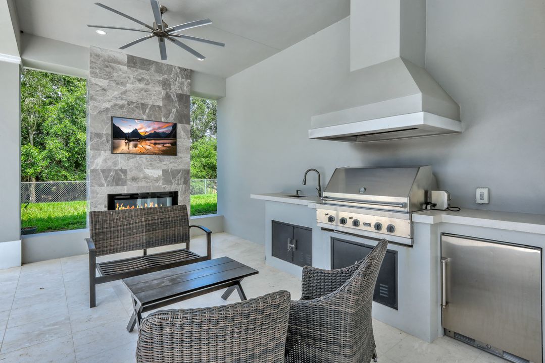 140 37th Ave NW, Naples, FL 34120