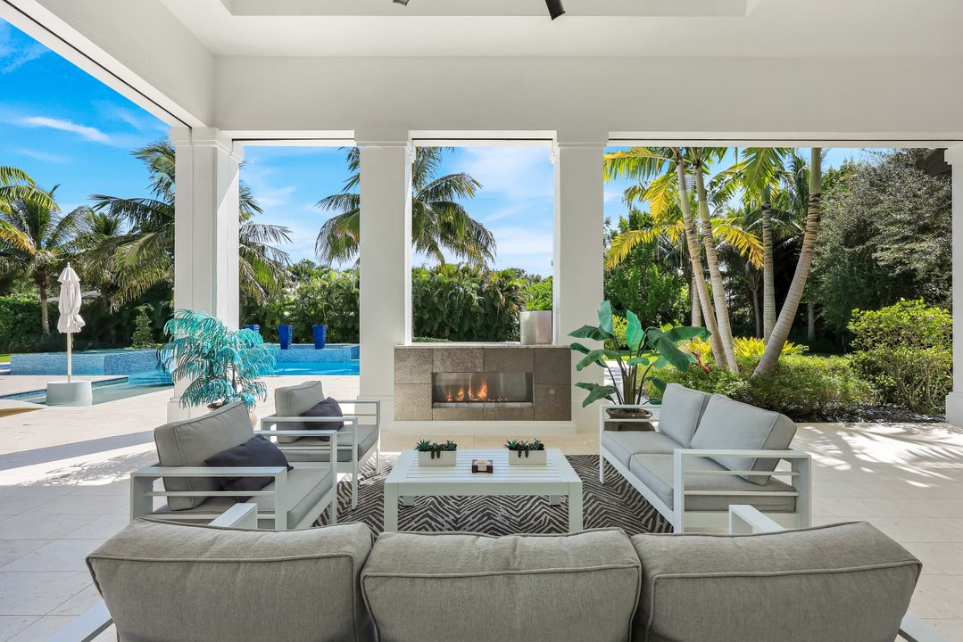 112 Hickory Rd, Naples, FL 34108