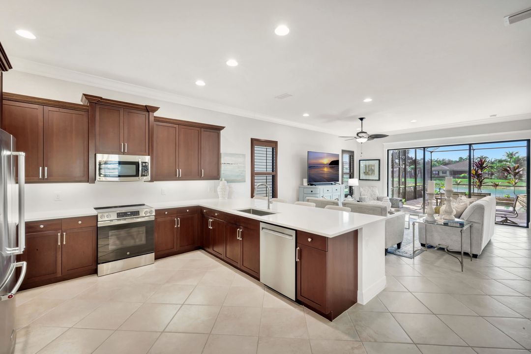 3706 Pleasant Springs Dr, Naples, FL 34119