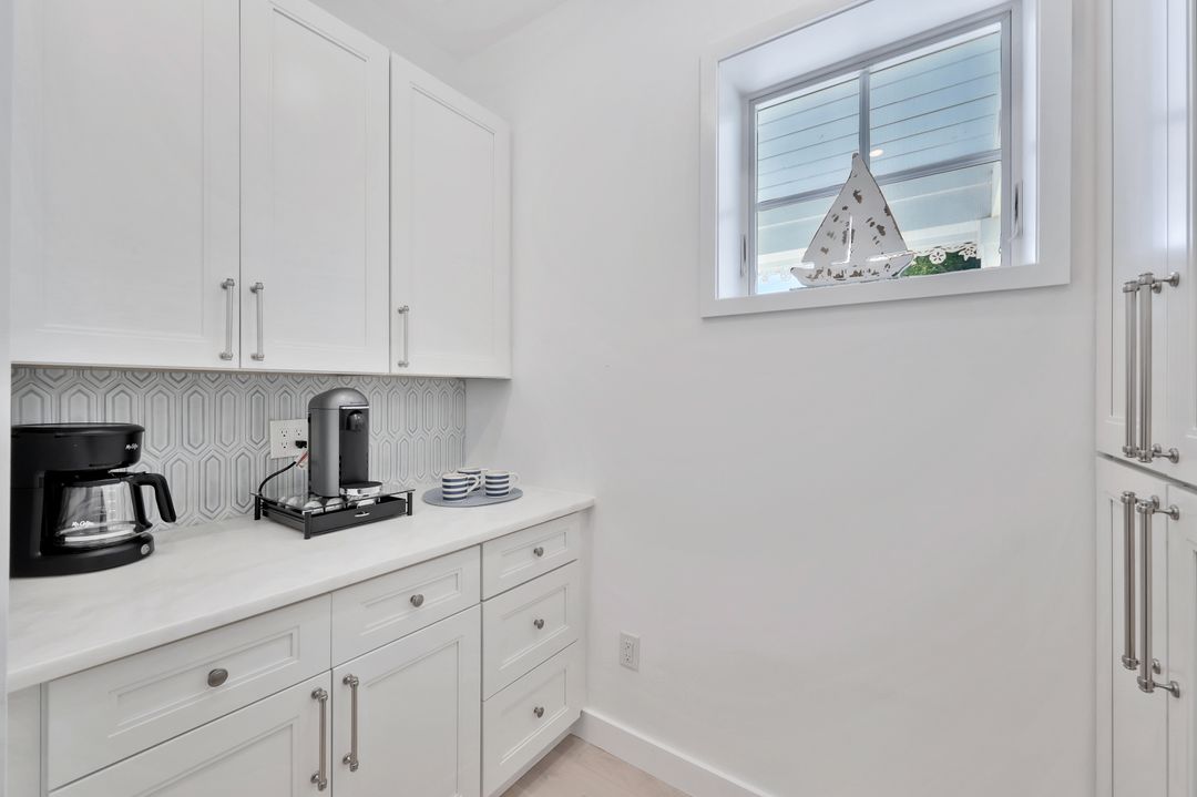 535 93rd Ave N, Naples, FL 34108