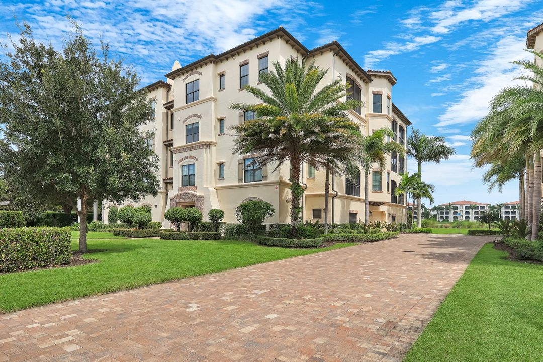 16391 Viansa Wy #202, Naples, FL 34110