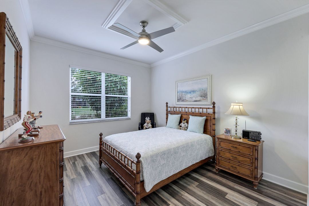 8392 Northhampton Ct, Naples, FL 34120