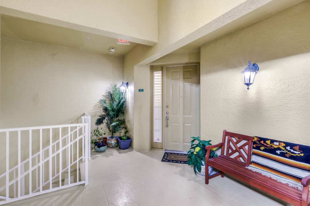 1895 Les Chateaux Blvd #302, Naples, FL 34109
