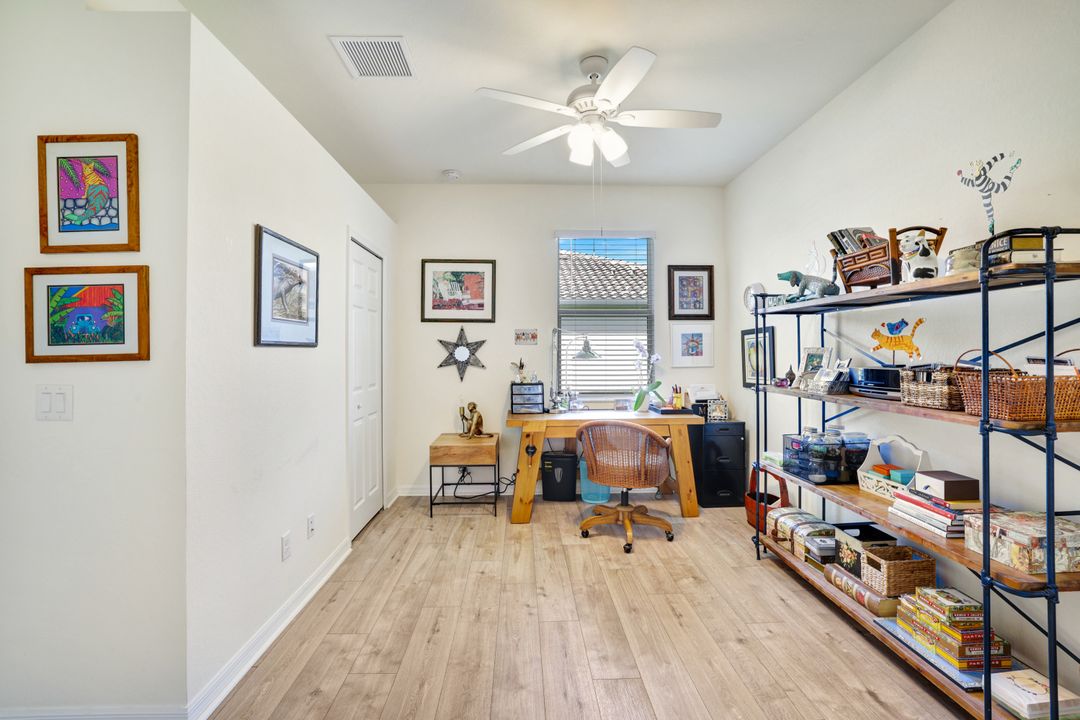 2072 Wellington St, Naples, FL 34120