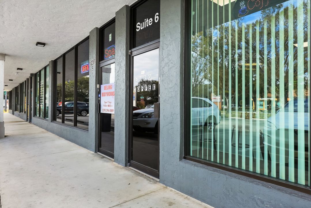 10265 Tamiami Trl N, Naples, FL 34108